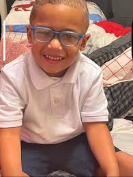 Combining photos of 3 pets into one with a nice background