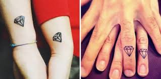 Tatuajes Para Parejas 16 Ideas Romanticas Ellas Hablan Tatuajes De Parejas Tatuajes Tatuajes De Diamantes