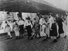 Nach über einem halben jahrhundert in den usa erzählt die berlinerin, warum sie heute wieder in ihrer heimatstadt lebt. Holocaust Uberlebende Margot Friedlander Der Spiegel