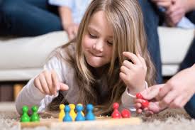 El juego lúdico permite estimular el pensamiento lógico. Juegos Para Ninos Ideas Para Evitar El Aburrimiento En Casa