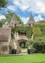 Donjon De Vez 3 Bis Rue De La Croix Rebours 60117 Vez French Castles France Travel Castle