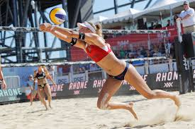 Beachvolleyballturniere sind ab dem 31.05.2021 in allen kategorien erlaubt. Anouk Verge Depre Runs Down The High Line Ed Chan Vbshots Com Volleyballmag Com