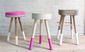 Comment Construire Un Tabouret En Bois Ou En Ciment Decouvrez Le Tuto Diy Tabourets Tabouret En Beton Chaise Diy Diy Maison