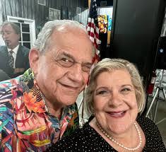 Andrea Gundersen's Instagram, Twitter & Facebook