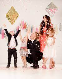 Confetti System Family Shoot Get The Look Confetti System Holiday Photoshoot Confetti Photos