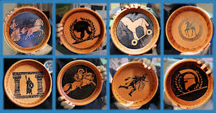 Sta colorando lillustrazione greca di vettore del vaso. Piatti Greci Laboratorio Clil 5 Elementare Sant Alberto Magno