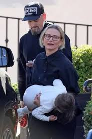 De 51-jarige Cameron Diaz en de 45-jarige Benji Madden verwelkomen in stilte hun tweede baby ?? – mensen bekritiseren het besluit ?