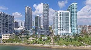 A lo largo de los años el este sector de la ciudad se realizó en el marco de un plan de desarrollo urbano, que se proponía revalorizar edificios antiguos y restaurar algunas. Continua El Auge De Los Condominios De Lujo En Miami Florida