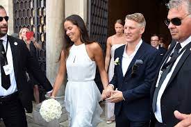 Eine offizielle bestätigung der hochzeit hatte es zuvor weder von schweinsteigers management noch von der stadt venedig. Bastian Schweinsteiger Traum Hochzeit In Venedig Schweinsteiger Heiratet Seine Ana Ivanovic Express De