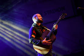 Července 1990 praha), je český písničkář a textař hrající na kytaru a ukulele. Pokac Vyprodal Stadion Svetovy Beach Predvedla Ceska Reprezentace Zlin Cz