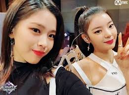 In the past, some inside fans claimed that haechan and ryujin were dating based on certain couple items the two were spotted wearing or using, including bluetooth headphones and phone cases. Han So Hee Ryujin Ryujin Itzy Dan Han So Hee Dibilang Mirip Banget Foto Ini From Supporting Actress In Reunited Worlds And A Main Kimbery Rosenstein