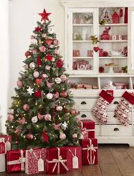 Bon, le sapin de noël, avant de le décorer, il faut en trouver un ! 10 Idees Pour Decorer Le Sapin De Noel Deco Noel Sapin Idee Sapin Noel Decoration Sapin De Noel