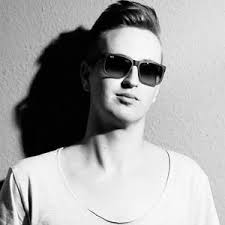 Ella es algo mítico en luces coloreadas. Sugar Feat Francesco Yates Musica De Robin Schulz Escuchar Musica Reggaeton Online La Mejor Musica Reggaeton