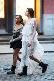 Jun 10, 2021 · this reboot's sprawling cast includes peak, alexander, emily alyn lind, thomas doherty, evan mock, eli brown, zión moreno, savannah smith and tavi gevinson. Savannah Lee Smith And Zion Moreno Gossip Girl Reboot Set In Soho New York 17 Gotceleb