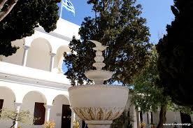 Τις τελευταίες μέρες του πολέμου της αλβανίας, στο χωριό κούτσι, την ώρα που παίρναμε συσσίτιο στα σκοτεινά ακούσαμε το εξής νέο:η παναγία παρουσιάστηκε σ'. Tamata 8aymata Tinosecret