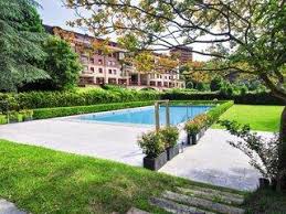 The old cathedral, the palaces, the parks, the squares and the museums are awesome. Vitoria Gasteiz Urlaub Last Minute Reisen Mit Lastminute De