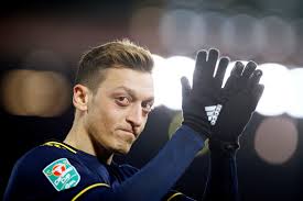 İngiliz basını mesut özil'in sözleşmesini arsenal'de tamamlayacağını ve 2021 yılından sonra da fenerbahçe'ye imza atacağını yazdı. Mesut Ozil Confirms Leaving Arsenal For Turkey S Fenerbahce Middle East News Al Jazeera