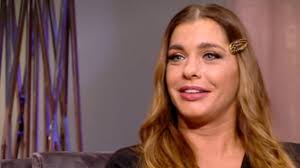 Born on 17th april, 1986 in cantavir, serbia, she is famous for megasztár 2004 (singing competition show). Der Heni Nevetek Amikor Egy Ferfi Elkezdi Keresni A Melleimet A Testemen Nlc