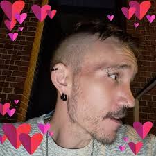 Brechje is 1,24 km van je verwijdert 📍 👤 (1) & stuurde een  vriendschapsverzoek