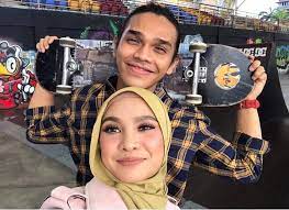 Nabila hingga kini juga turut terhutang budi dengan aedy kerana sekalipun aedy memilih untuk tidak memberikan komen mengenai komitmennya dalam video muzik itu termasuk gimik yang dibangkitkan, ia bukan. Bikin Gimik Percintaan Dengan Aedy Ashraf Nabila Razali Dicemuh Netizen