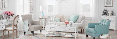 L'arte del riutilizzo, in effetti, è una delle caratteristiche che più fa apprezzare questo stile particolare che è sì moderno ma con un gusto elegante, raffinato e, soprattutto, vintage. Arredamento Shabby Chic Idee Per La Casa