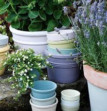 Der haufen darf nicht zu steil sein, sonst hast du später eine recht tiefe schüssel und die vögel kaum rand um sich abzusetzen und an das wasser zu gelangen. Blumentopfe Schon Bemalen Bild 10 Living At Home