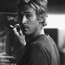 Nhân vật trò chuyện AI tốt nhất Kyle Wick: Khám phá hồ sơ & bình luận của  người dùng