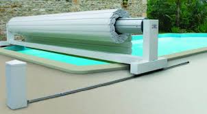 Completamente ideale per abitazioni private il sistema di copertura a tapparella per piscine, applicabile sia ad impianti esistenti che ad impianti di nuova realizzazione, garantisce la massima sicurezza su diversi fronti grazie all'elevata resistenza dei profili. Coperture A Tapparella Per Piscine Un Alternativa Elegante E Funzionale