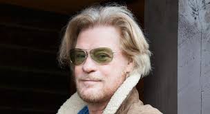 Daryl Hall Invites Alec In