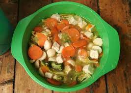 Pernah kepikiran nggak kembang kol bisa diolah jadi masakan berbeda, selain sop atau tumisan. Bagaimana Membuat Sayur Bening Bunga Kol Dn Brokoli Tahu Bakso Yang Enak Banget Kreasi Masakan