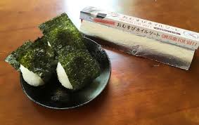 100均検証 セリアで買った おむすびホイルシート と クレラップ と アルミホイル で包んだおにぎりを比べてみた結果 ロケットニュース24 おむすび おにぎり クレラップ