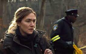 Which brooding cop investigating a gruesome murder (young female, typically) does the best slow burn? Sky Mare Of Easttown Con Kate Winslet Trama E Cast Ruetir