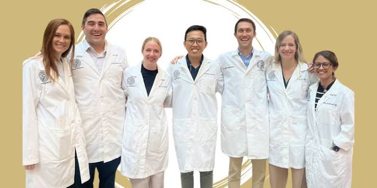 Doctors' White Coats — Should They Wear Them?