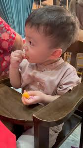 我自己会剥柑吃了😍, #我开始长大了, #两岁一个月, #我是区恺威, #新年最重要吃柑