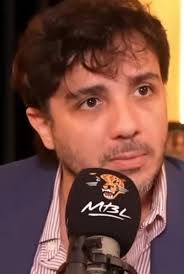 Renan Santos promete invadir favela no primeiro dia de mandato, caso seja  eleito presidente do Brasil