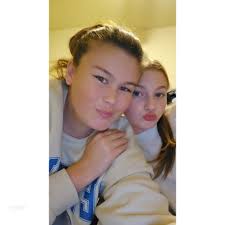 𝒲𝒾𝒻𝑒 𝒶𝓃𝒹 𝓂𝑜𝓂 𝒿𝓊𝓈𝓉 𝓉𝓇𝓎𝒾𝓃𝑔 𝓉𝑜 𝑔𝑒𝓉 𝓁𝒾𝒻𝑒  𝓇𝒾𝑔𝒽𝓉🌸