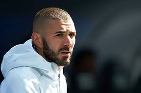 Karim benzema new hairstyle halfway haircut a unique style via www.footballwood.com. Karim Benzema Hairstyles Karim Benzema Getty Karim Benzema Zeonncj Hair Styles France National Celebrity Hairstyles Hairstyle Youtube