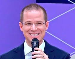 Abogado y político mexicano, miembro del partido acción nacional. Hiena Ricardo Anaya Rafael Chacon Berumen Fafhoo Facebook