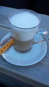 latte macchiatto bij restaurant les etagnes haute nendaz eten en drinken eten drinken