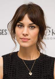 Your Ultimate Guide To How To Grow Out Bangs Gracefully Growing Out Bangs Growing Out Fringe Hairstyles With Bangs