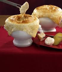 Kasefondue Aus Dem Ofen Rezept Lebensmittel Essen Kasefondue Essen Und Trinken