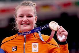 Sanne van dijke of the netherlands became european senior champion in 2021 in lisbon and 2017 in warsaw u70kg. 9krc88wp6mieum