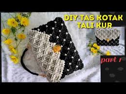 Ternyata motif yang ada untuk tas tali kur bukan hanya motif daun saja, namun ada juga tas tali kur dengan motif bunga yang cantik. Diy Tutorial Tas Kotak Tali Kur Motif Melati Part 1 Youtube 2021 Elisi Fikirleri Orme Cantalar Makrame