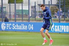 Der fc schalke 04 hat leon goretzka vom vfl bochum verpflichtet. Fc Schalke 04 On Twitter Training Auf Schalke Lauft Und Leon Goretzka Ist Nach Kopfverletzung Wieder Dabei S04
