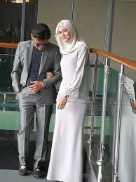 Jamal began his singing career in 1973. Akhirnya Datuk Jamal Abdillah Perkenalkan Datin Zai Izzati Entertainment Rojak Daily