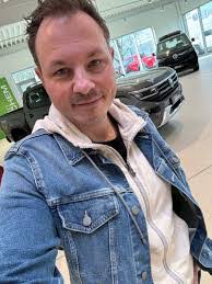 Frank Thome's Instagram, Twitter & Facebook