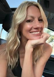 Nancy Thorn's Instagram, Twitter & Facebook