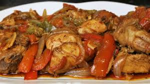 Keyword estofado, recetas de la abuela. Pollo Con Pimientos Una Receta Facil Y Deliciosa Pollo Con Pimientos Como Cocinar Pollo Carne Con Tomate