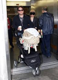 Elizabeth Banks And Husband Max Handelman Touch Down At Lax In Los Angeles Ca With Baby Felix Handelman On January 22 2012 Celeb Baby Laundry Felix handelman is son of elizabeth banks and max handelman. husband max handelman touch down at lax