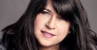 Descubriendo los fascinantes antecedentes de la autora de novelas  románticas E. L. James